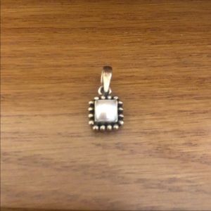 Silpada pearl pendent.